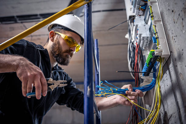 Best Electrical Contractors for Businesses  in De Pere, WI